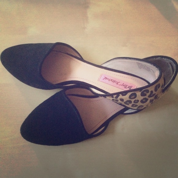 Betsey Johnson black and leopard print flats