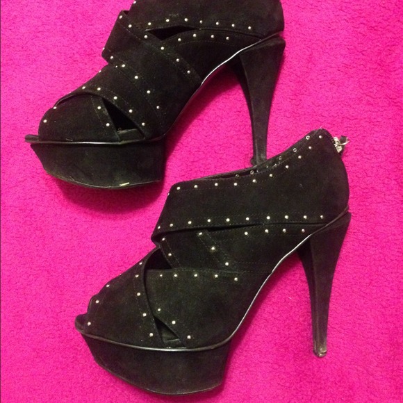 BCBG Shoes - Bcbg studded pumps