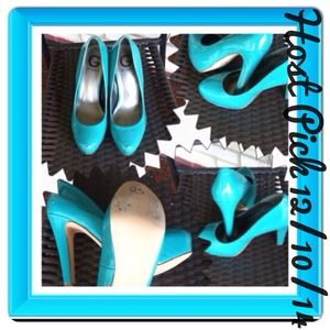 🎉Laid-Back Fashion HP 12/10🎉G by Guess pumps.