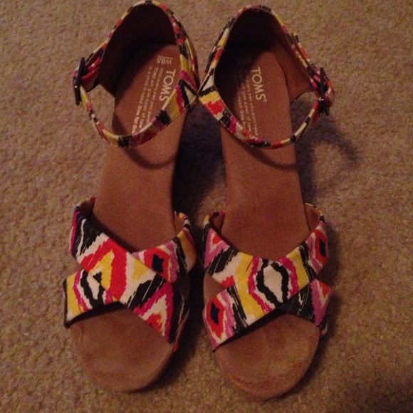 Toms wedges