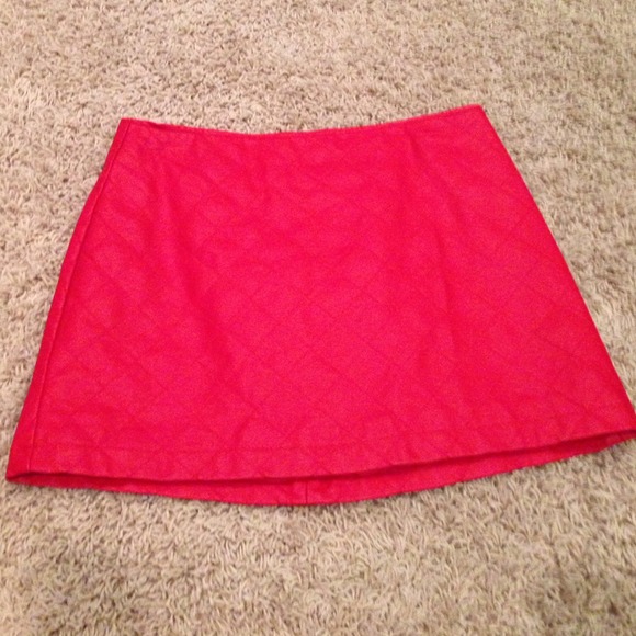Bright red quilted mini skirt from Forever21 - Picture 3 of 4