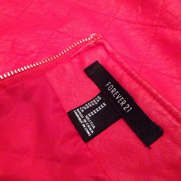 Bright red quilted mini skirt from Forever21 - Picture 4 of 4