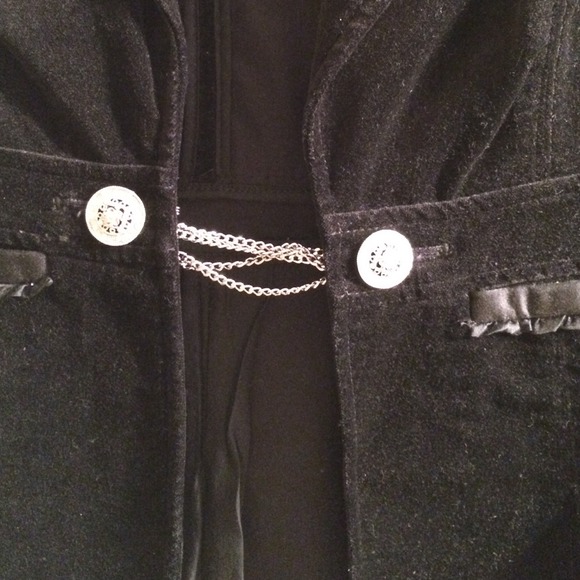 Blazer - Picture 2 of 4