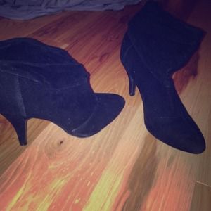 Black heel boots