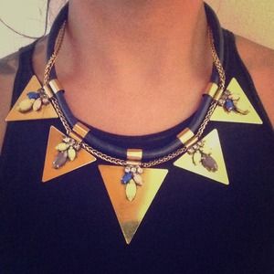 ⚠️SOLD! Gold triangle statement necklace