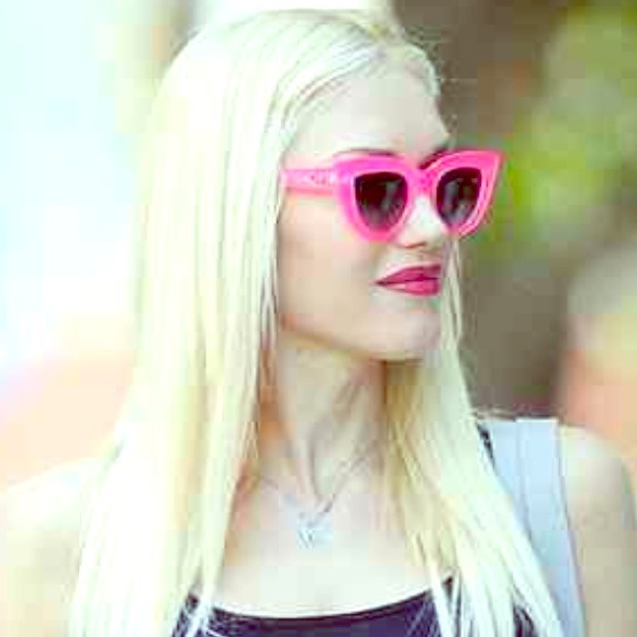 Quay pink kitty sunglasses