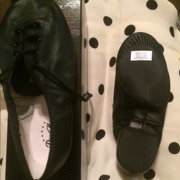 Black dancing shoes for girls.