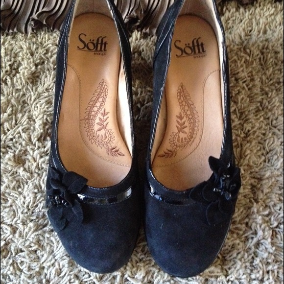 Black low heels, Sofft