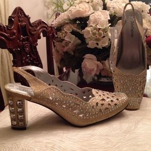 Hot JohnFashion Gold slingbacks.