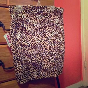 Leopard pencil skirt