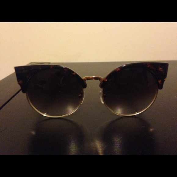 Cat eye tortoise sunnies