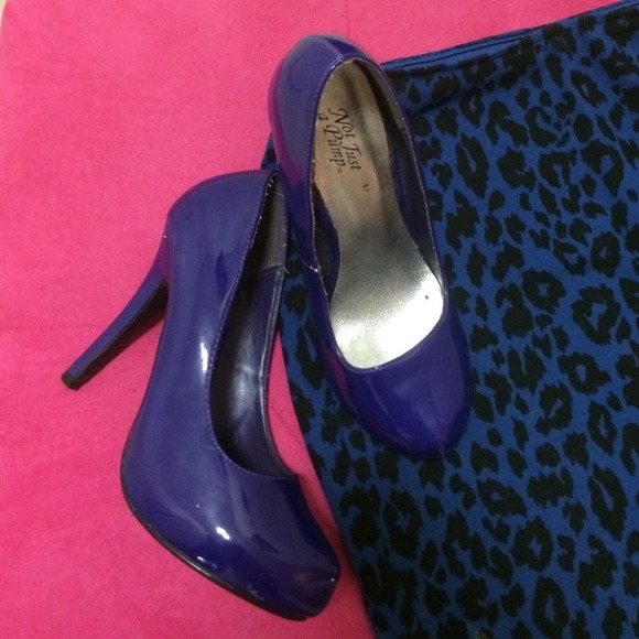Blue pumps size 6