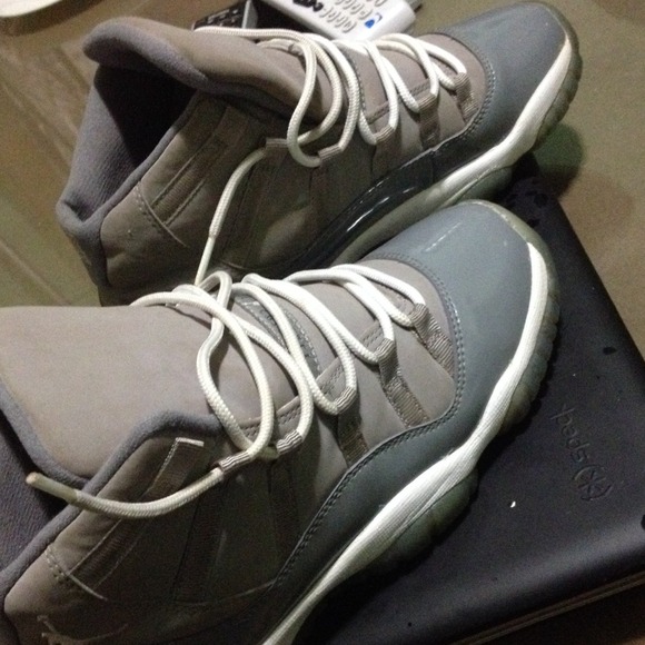 SOLD Cool Grey's 11 size 5Y - Picture 3 of 4