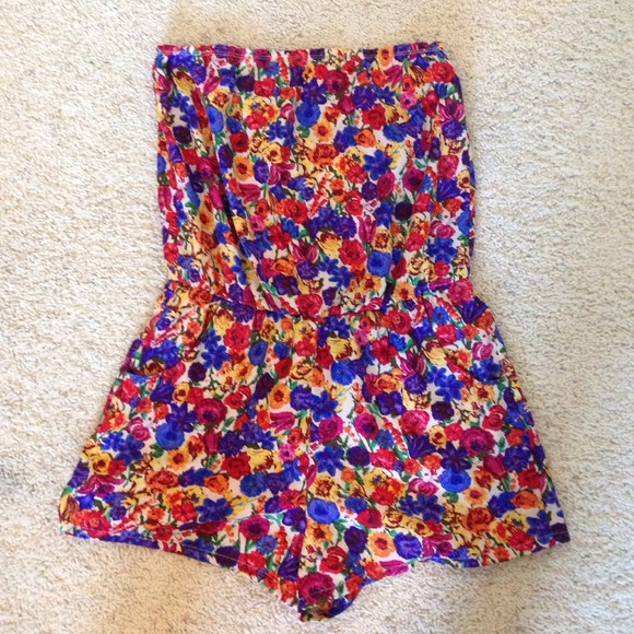 SALE❗️ Forever 21 Strapless Floral Romper