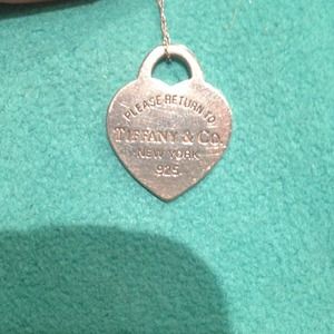 Return to tiffany small heart pendant.