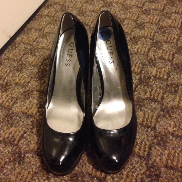 LAST CHANCE!!!! Black Guess stilettos