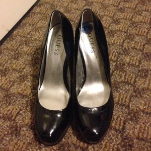 LAST CHANCE!!!! Black Guess stilettos