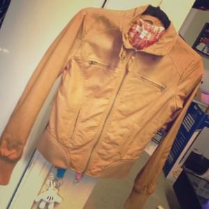 Chic camel leather jacket!