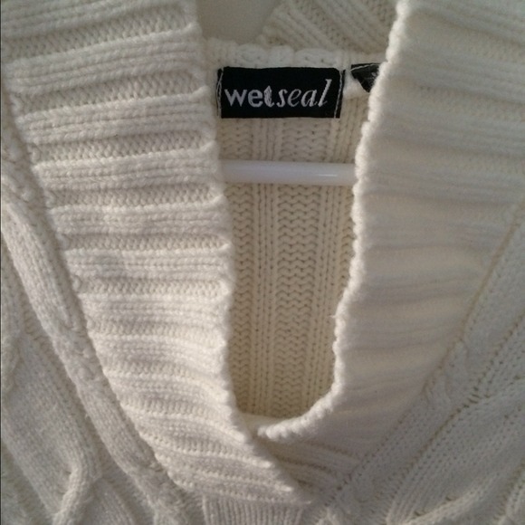 🚫SOLD! White Knit Hoodie - Picture 3 of 4