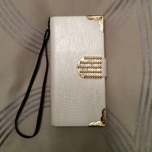 iPhone 5/5s Gold and White Wristlet