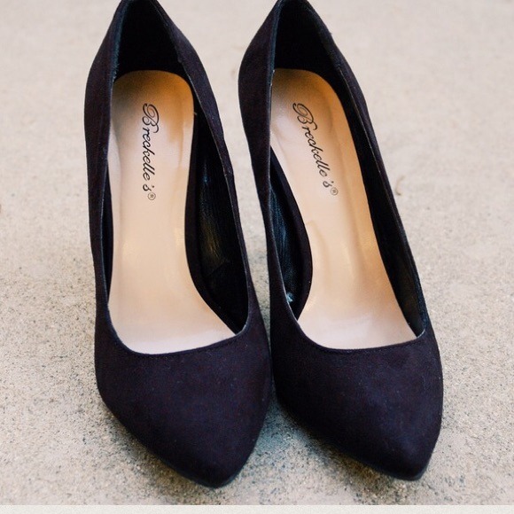 SOLD || Black Pointed Pumps - Picture 4 of 4