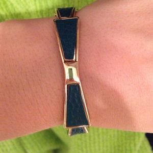 Green bow bracelet
