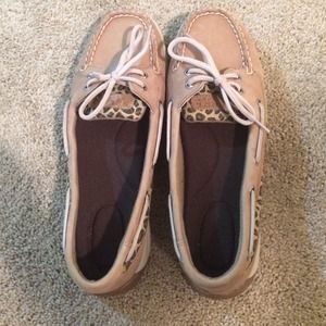 Cheetah Sperry's (LIKE NEW)
