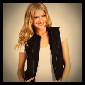 ⚡️SALE⚡️ NWOT BCBG Damian Raw Edge Vest in Black