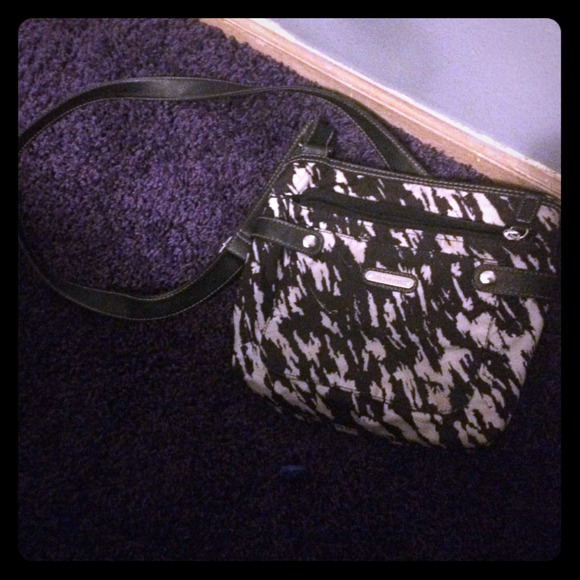 Black and White Cross Body- Rosetti