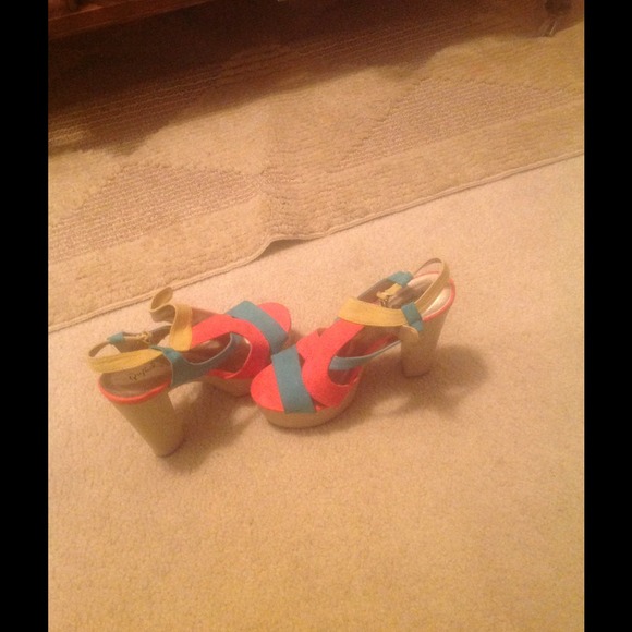 Colorblock - Picture 2 of 3