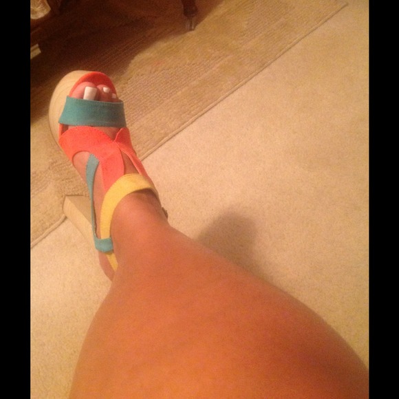 Colorblock - Picture 3 of 3