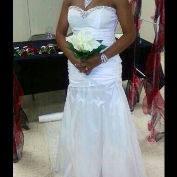 Ivory wedding dress