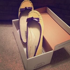 Steve Madden moccasin in yellow suede (size 10)