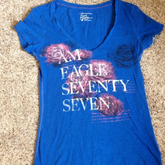 Beautiful American Eagle V-Neck
