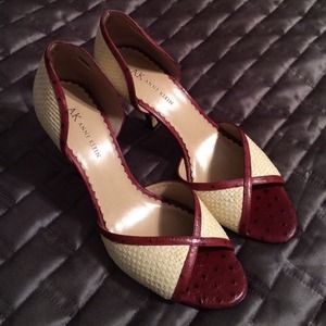 Anne Klein peep toe heels (size 9)
