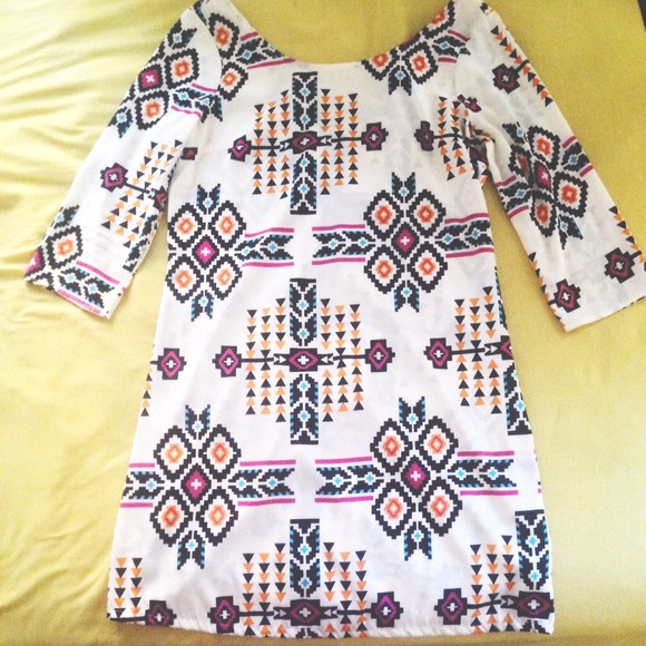 Dresses & Skirts - 🔺CLOSET CLEAROUT🔺/HP/ Aztec shift dress