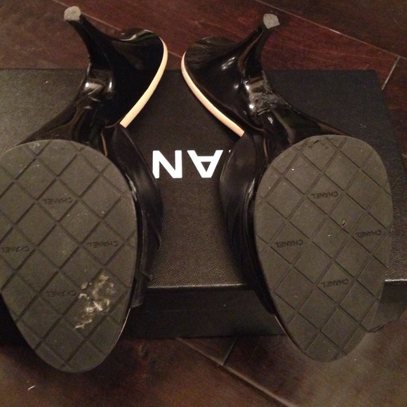 ADDITIONAL PICS AUTHENTIC CHANEL SLIDES