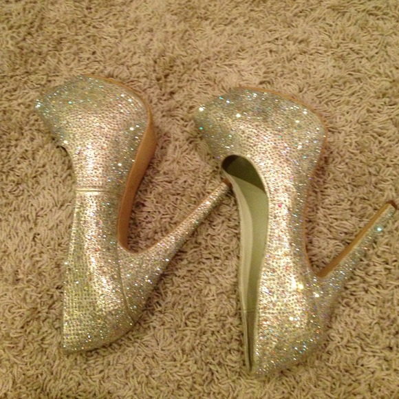 Steve Madden sparkle "Deeva" heel in size 8.5