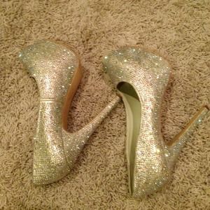 Steve Madden sparkle "Deeva" heel in size 8.5