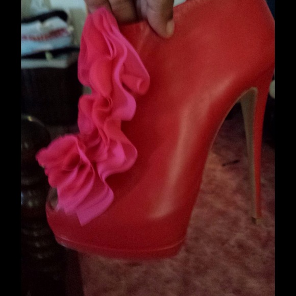 MAKE AN OFFER Giuseppe Zanotti Red Leather booties - Picture 3 of 4