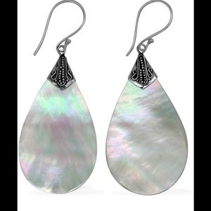♥️SOLD♥️ Mother of Pearl Earring