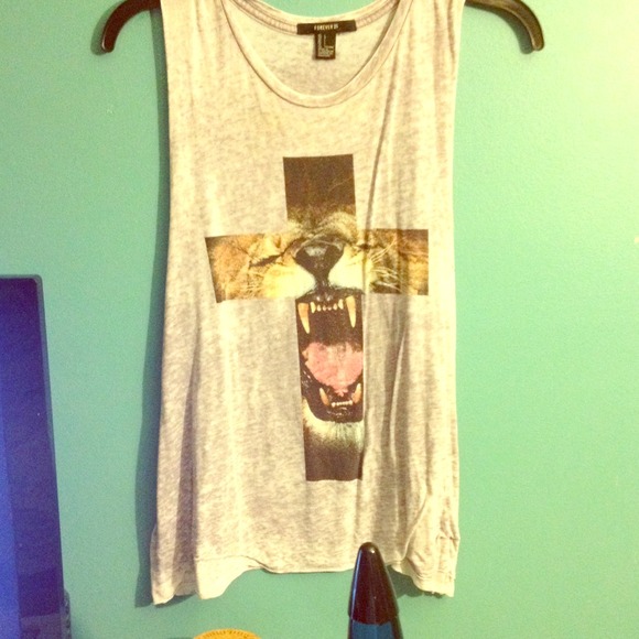 muscle tee with cross on front with lion inside