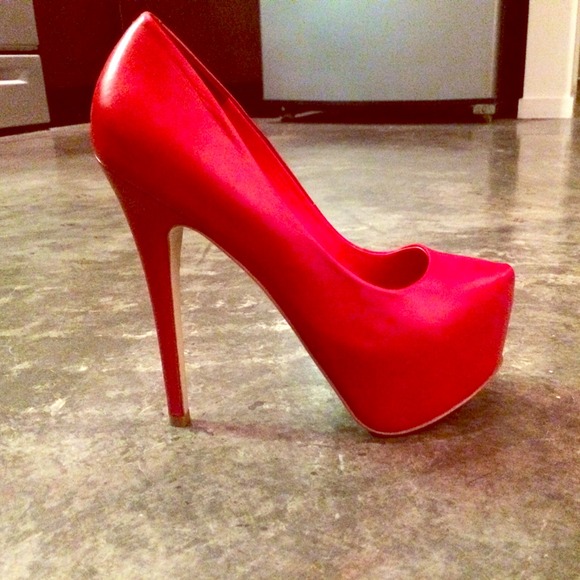 Steve Madden Déjà Vu Pumps RED !
