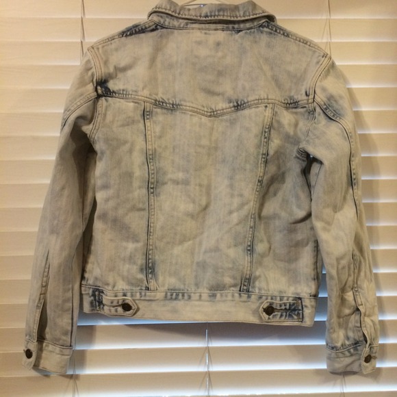 💥SOLD💥 Denim jacket - Picture 2 of 3