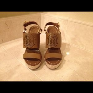 Tory burch wedge size5
