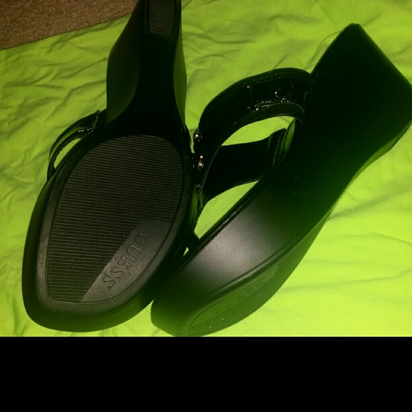 Guess sandals - Picture 2 of 3