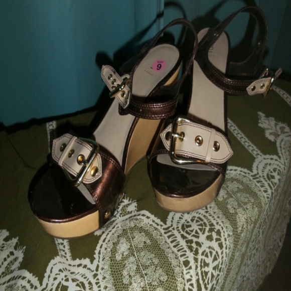 Super cute wooden wedeges