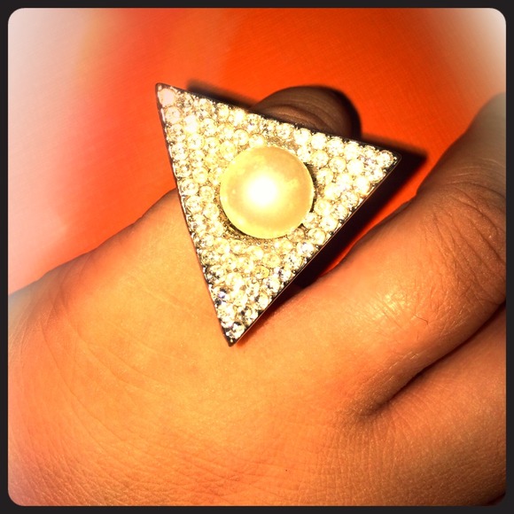 Ring - Picture 1 of 2