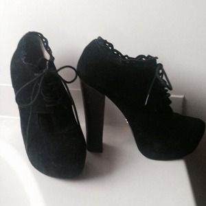 Betsey Johnson booties