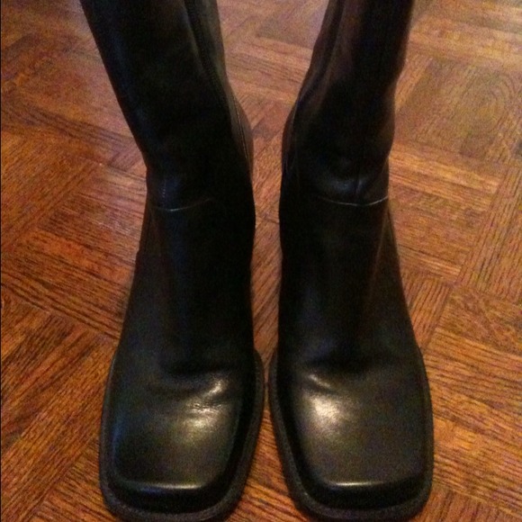 Beautiful Enzo Angiolini Boots - Picture 2 of 4